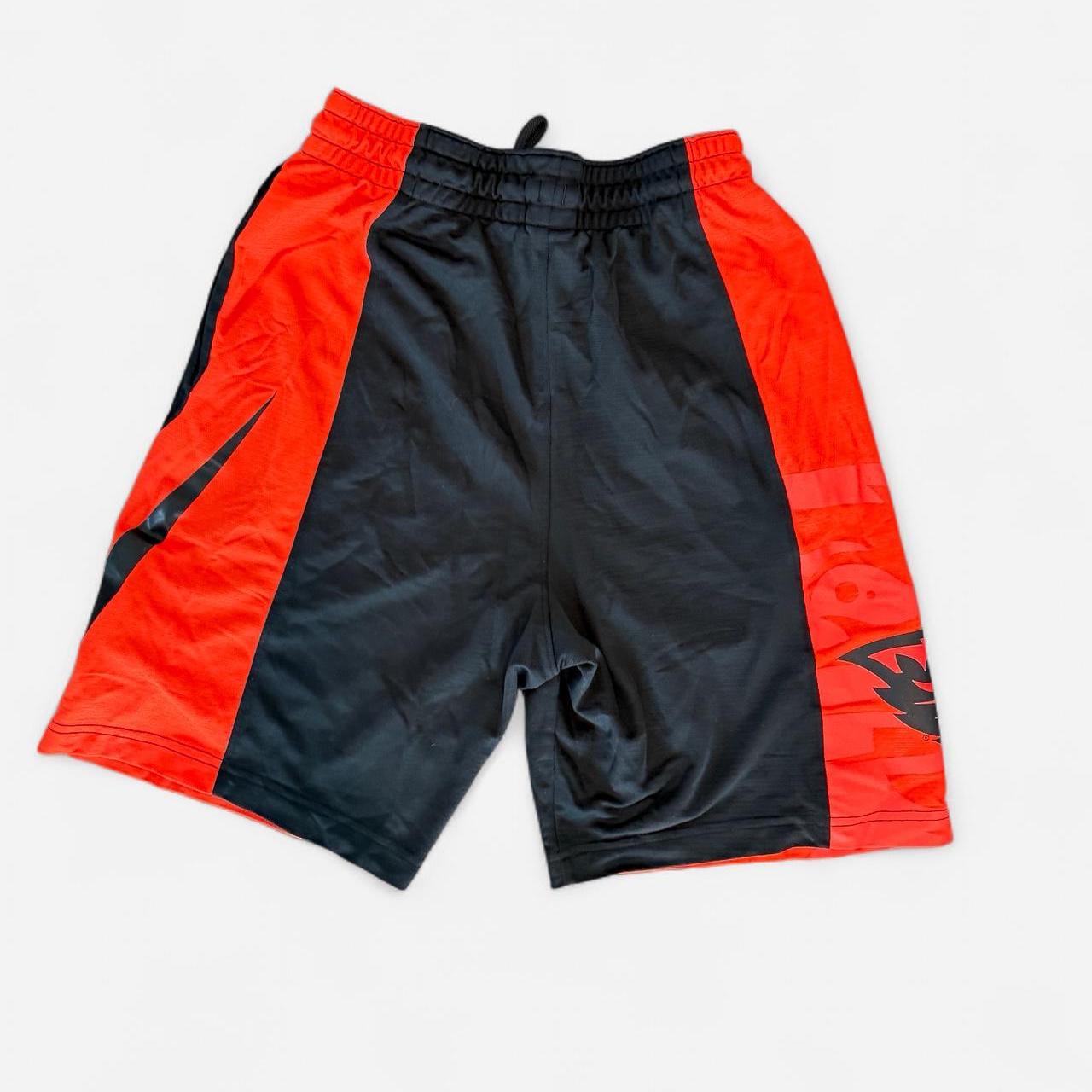 شورت رجالي من نايكي باللونين الأسود والأحمر