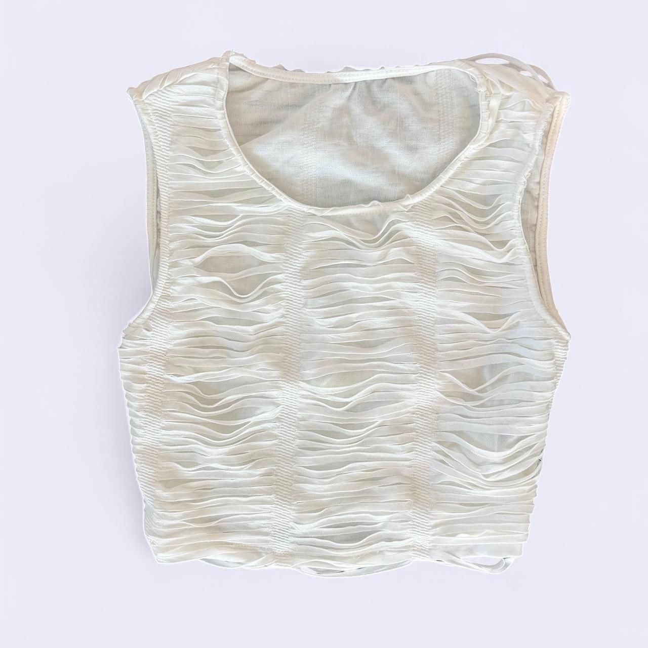 بلوزات قصيرة بيضاء كريمية اللون للنساء