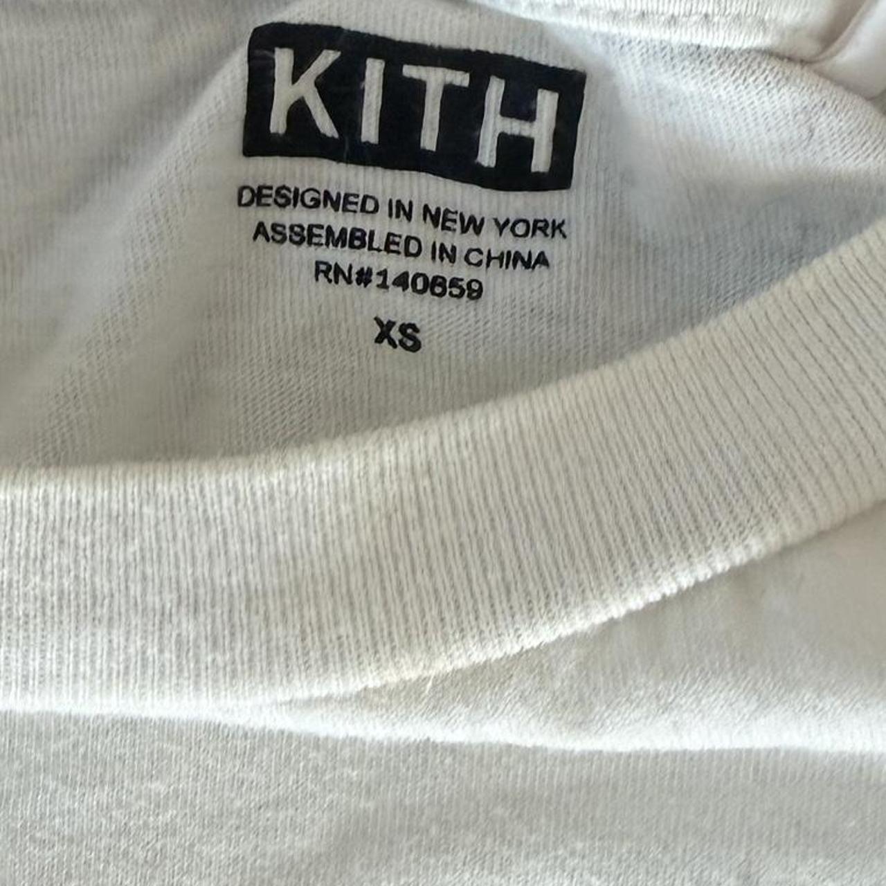 بلوزات قصيرة بيضاء كريمية اللون من كيث للنساء