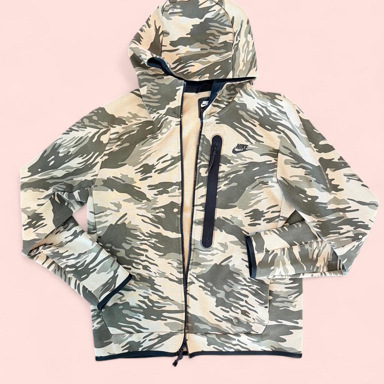 هودي رجالي متعدد الألوان من نايكي ACG