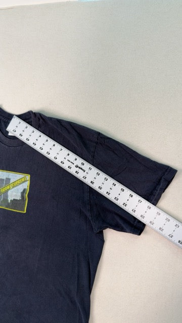 Supreme Greetings From Supreme Skyline Graphic T-Shirt – Navy XL