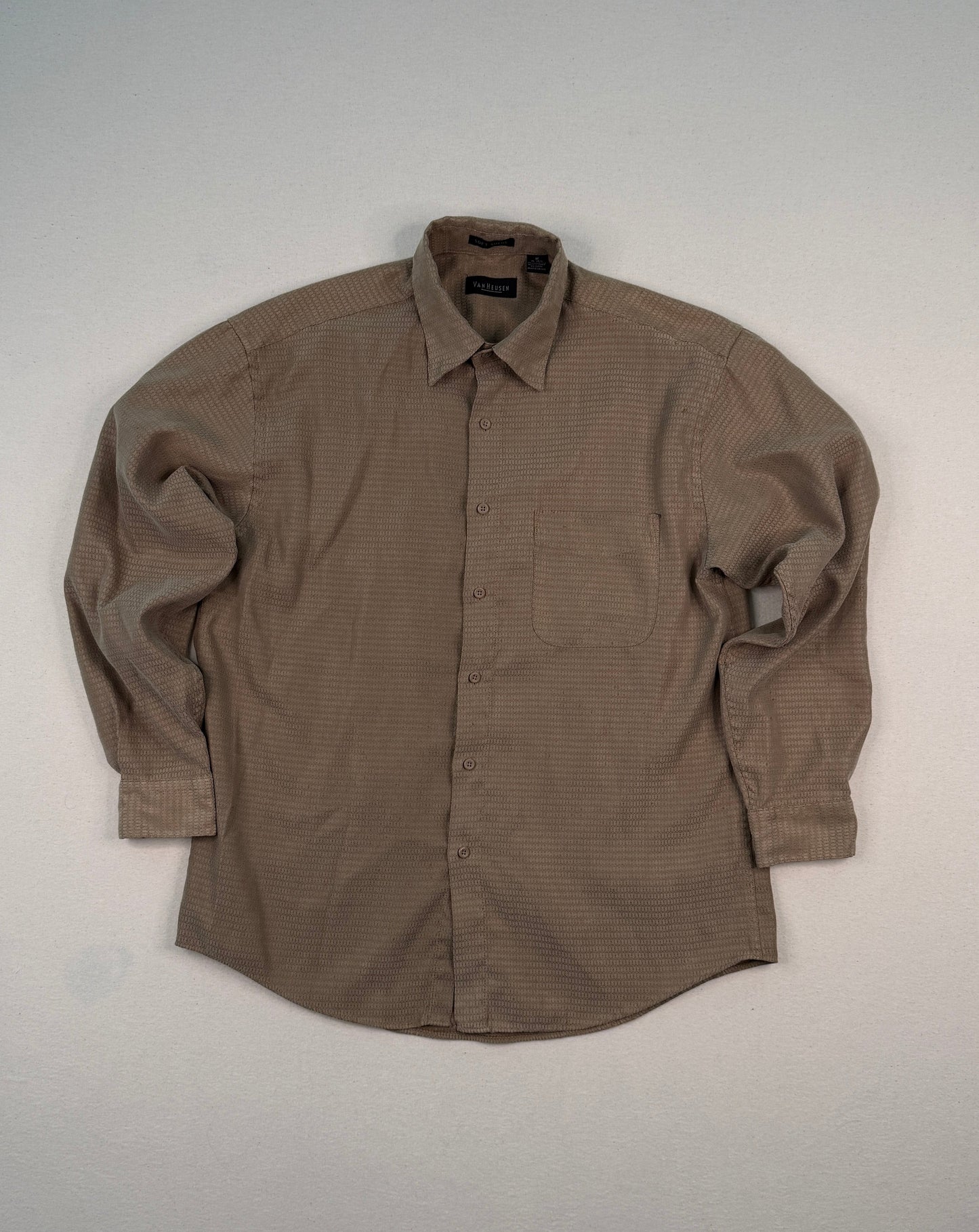 Vintage Van Heusen Textured Tan Button-Up Shirt | Men’s Medium 15–15½ | Minimal Long Sleeve Classic