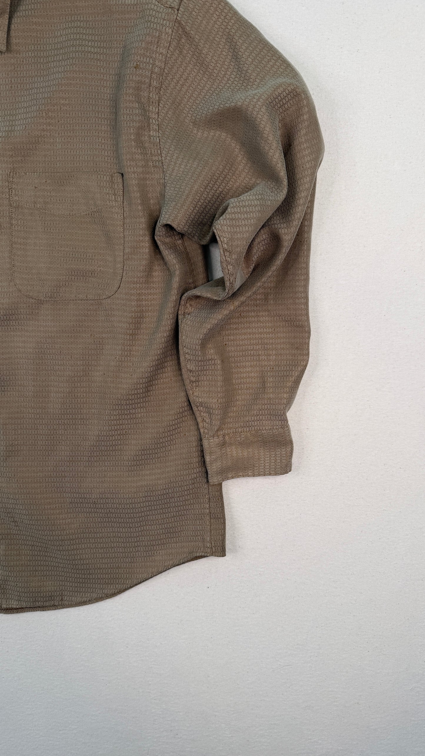 Vintage Van Heusen Textured Tan Button-Up Shirt | Men’s Medium 15–15½ | Minimal Long Sleeve Classic