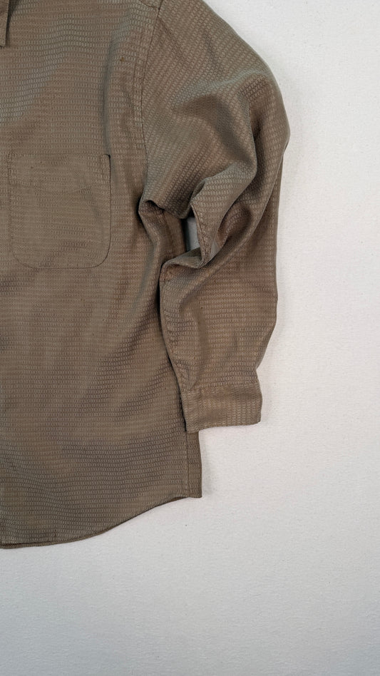Vintage Van Heusen Textured Tan Button-Up Shirt | Men’s Medium 15–15½ | Minimal Long Sleeve Classic