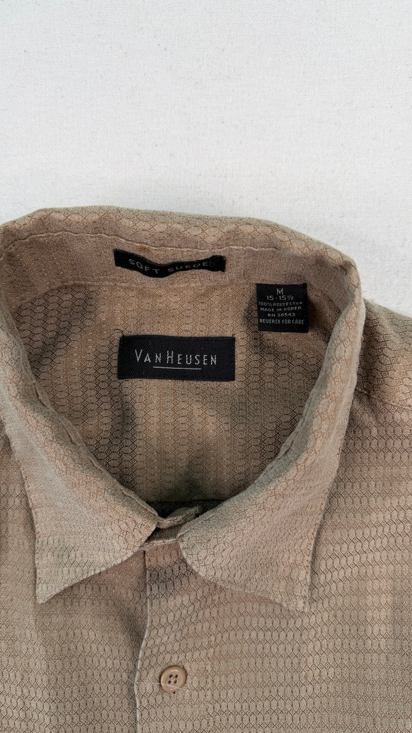 Vintage Van Heusen Textured Tan Button-Up Shirt | Men’s Medium 15–15½ | Minimal Long Sleeve Classic