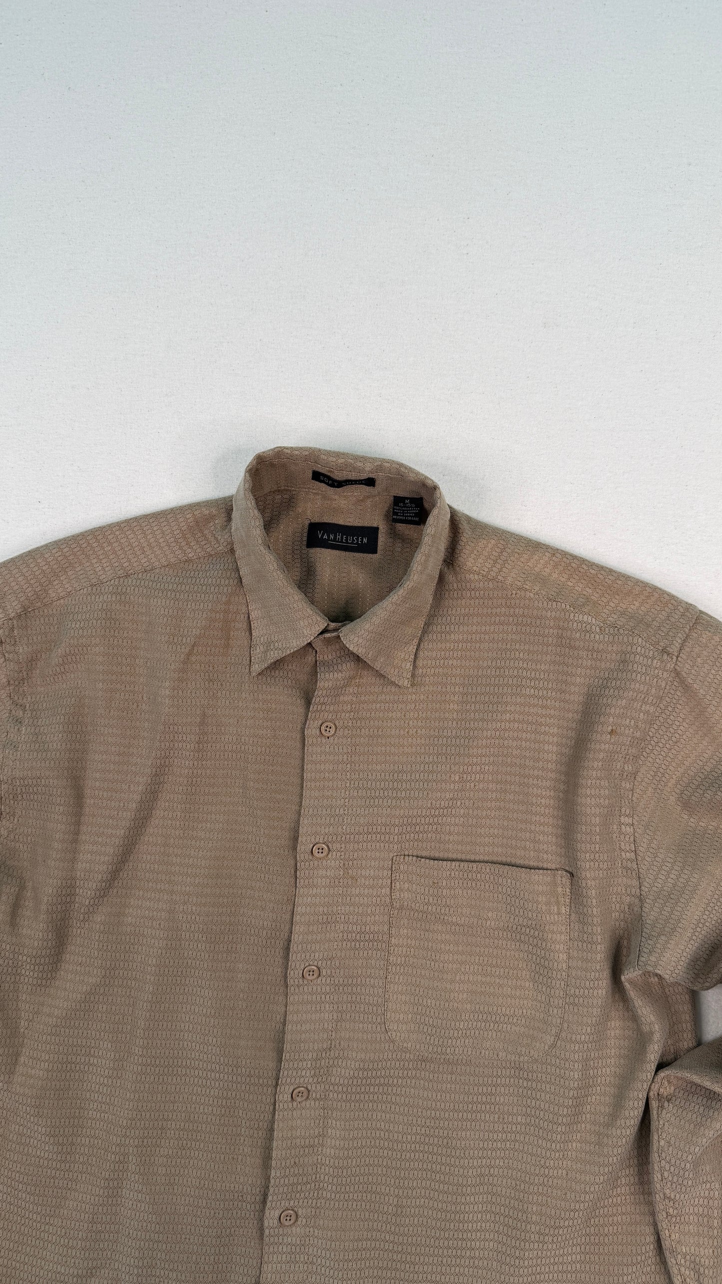 Vintage Van Heusen Textured Tan Button-Up Shirt | Men’s Medium 15–15½ | Minimal Long Sleeve Classic