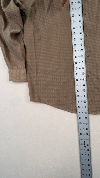 Vintage Van Heusen Textured Tan Button-Up Shirt | Men’s Medium 15–15½ | Minimal Long Sleeve Classic