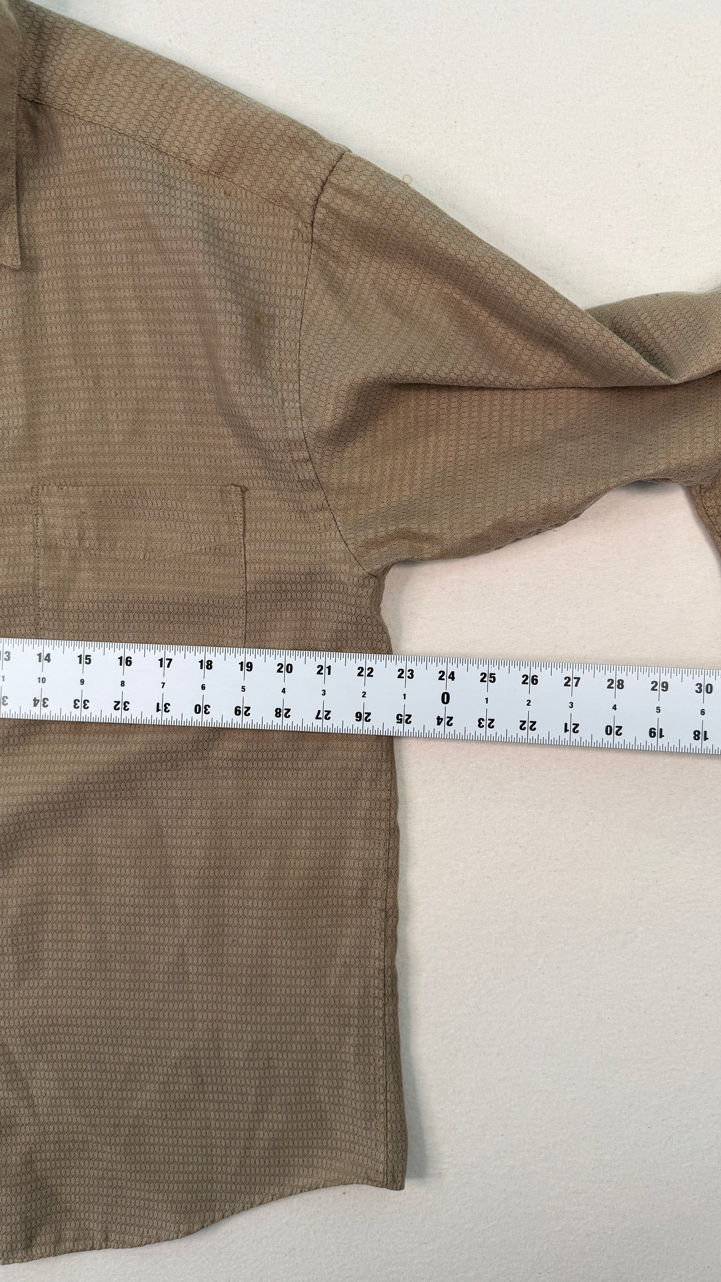 Vintage Van Heusen Textured Tan Button-Up Shirt | Men’s Medium 15–15½ | Minimal Long Sleeve Classic