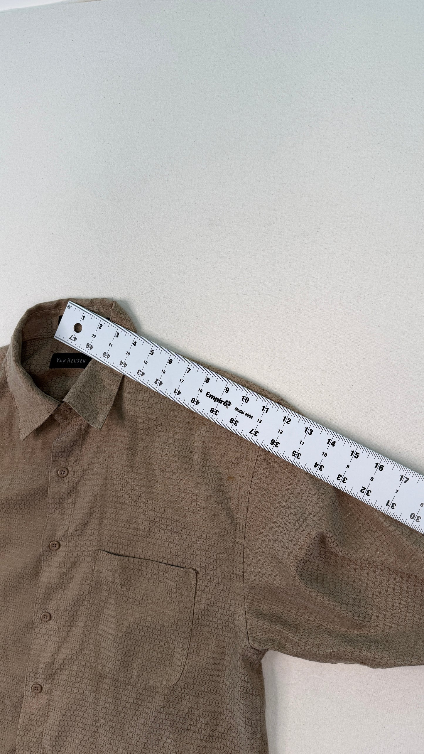 Vintage Van Heusen Textured Tan Button-Up Shirt | Men’s Medium 15–15½ | Minimal Long Sleeve Classic