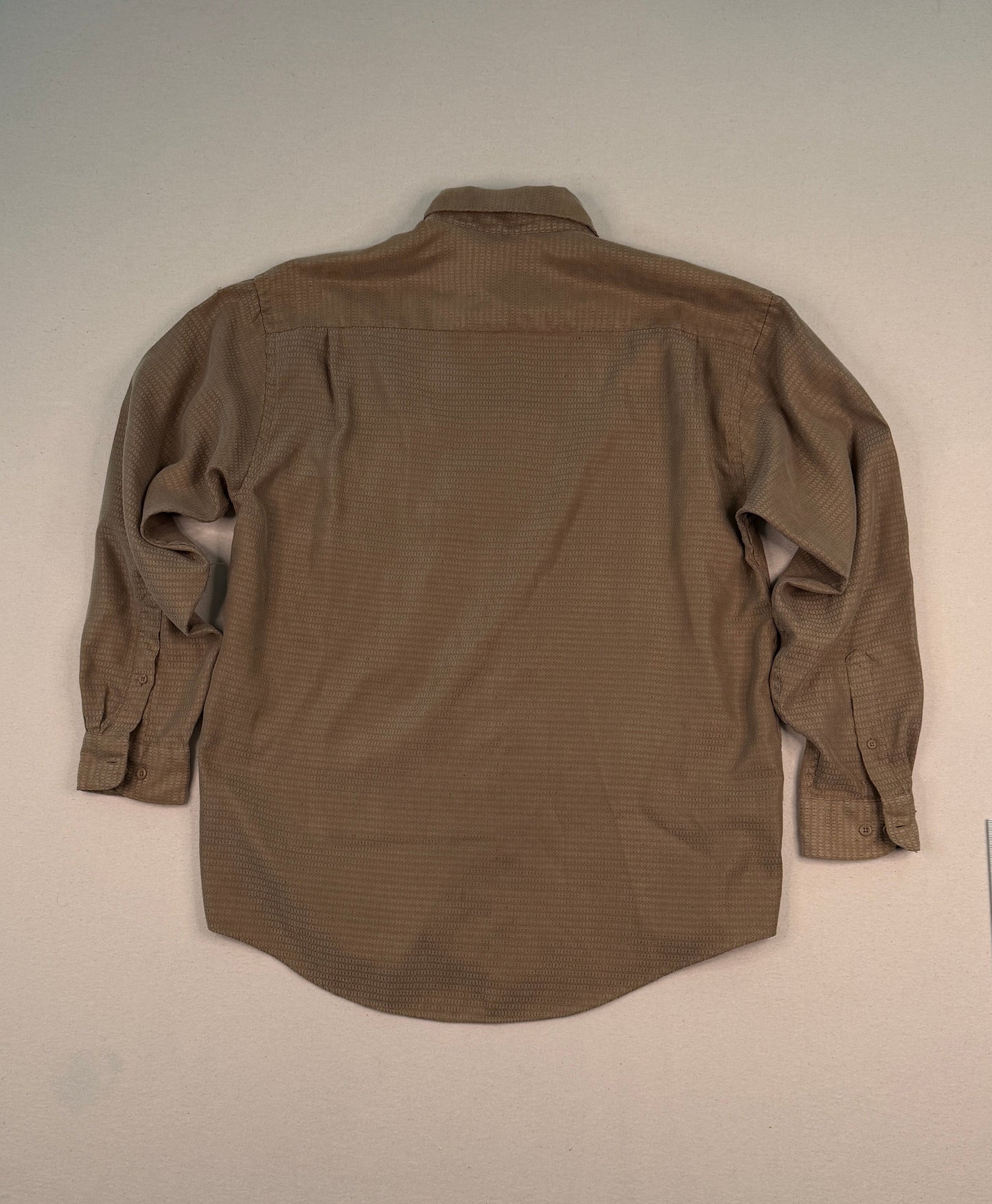 Vintage Van Heusen Textured Tan Button-Up Shirt | Men’s Medium 15–15½ | Minimal Long Sleeve Classic