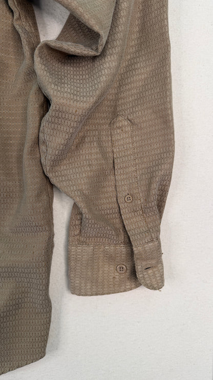 Vintage Van Heusen Textured Tan Button-Up Shirt | Men’s Medium 15–15½ | Minimal Long Sleeve Classic