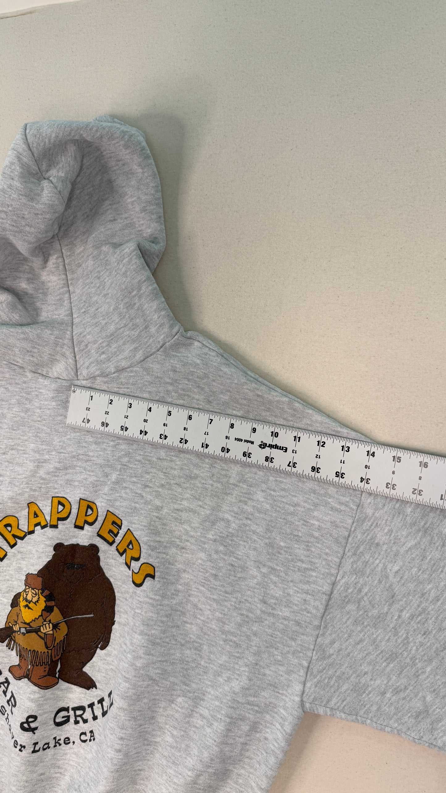 Vintage Trapper’s Bar & Grill Graphic Hoodie – Gray 2XL Y2K Streetwear Pullover