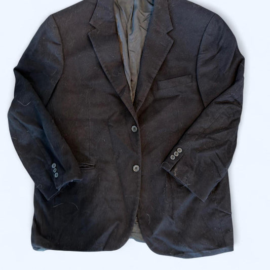 بدلات رجالية باللونين الأسود والبني