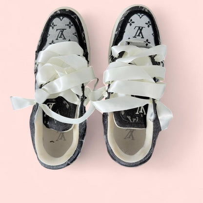 Louis Vuitton Men's black white Trainers