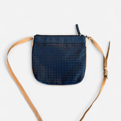 حقائب نوتيكا النسائية باللون الأزرق الداكن