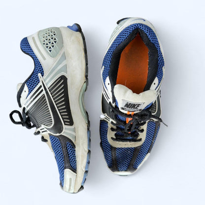 حذاء رياضي رجالي من نايكي باللون الأزرق متعدد الألوان