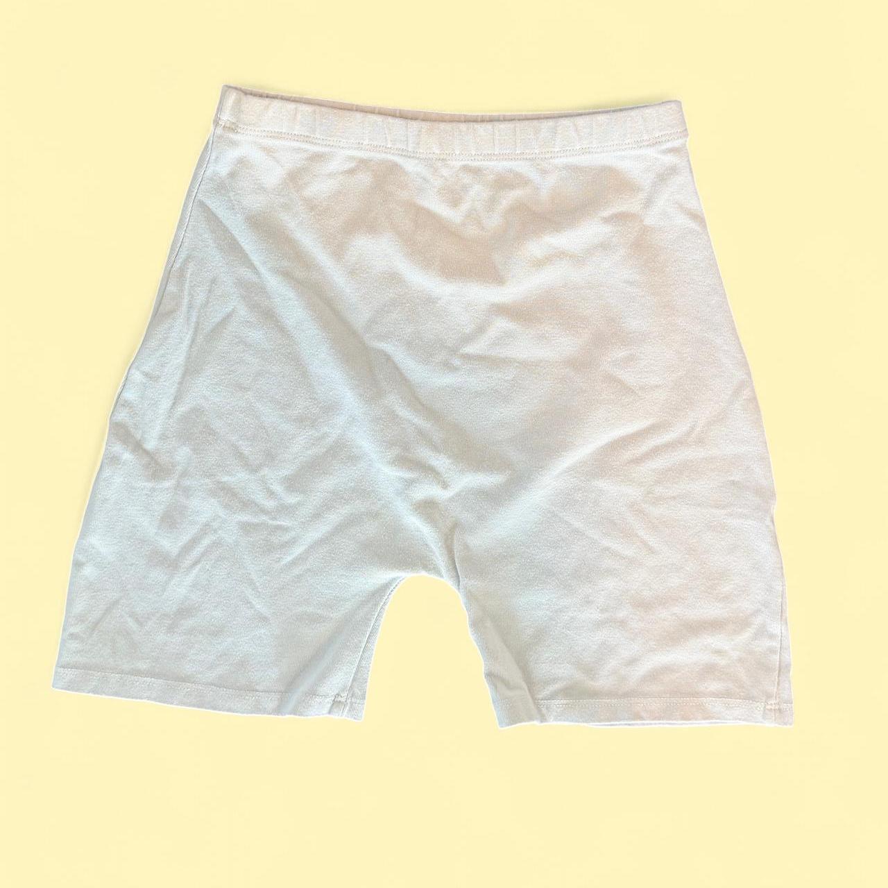 شورت نسائي أبيض كريمي من براندي ميلفيل