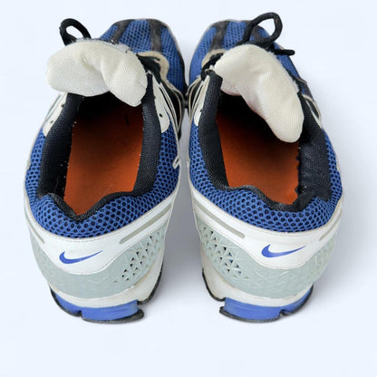 حذاء رياضي رجالي من نايكي باللون الأزرق متعدد الألوان