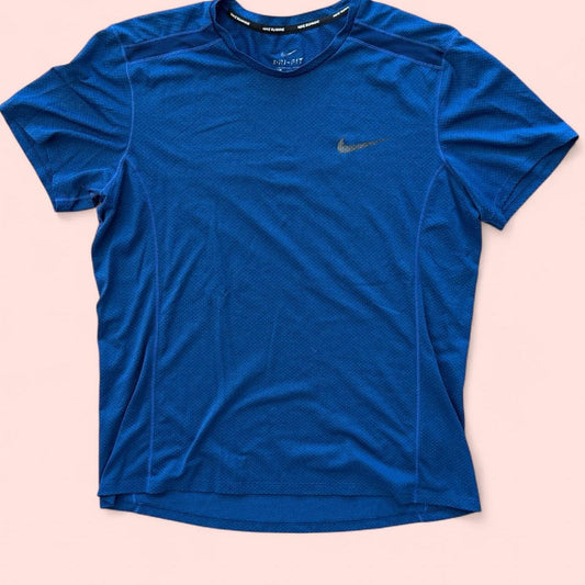 تيشيرتات نايكي رجالية زرقاء داكنة