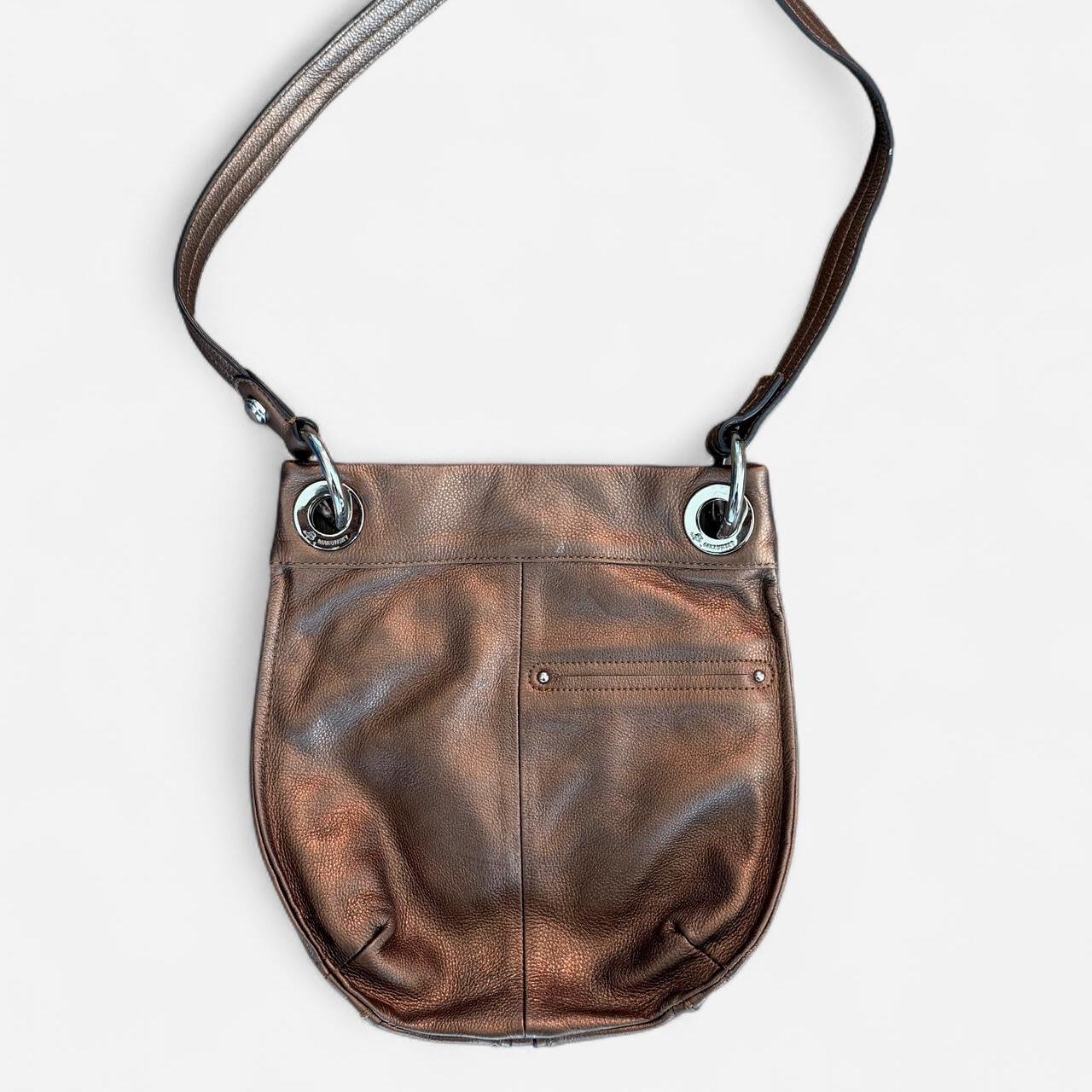 حقائب بنية اللون للنساء