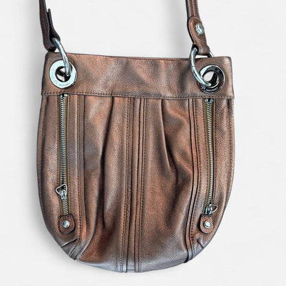 حقائب بنية اللون للنساء