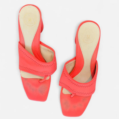 صنادل نسائية برتقالية وردية