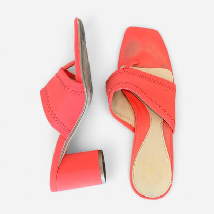 صنادل نسائية برتقالية وردية