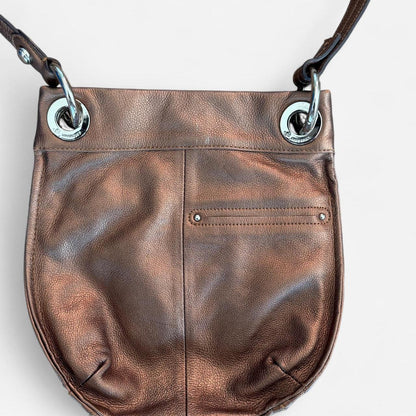 حقائب بنية اللون للنساء