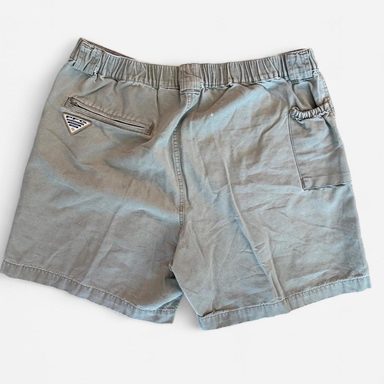 Columbia Sportswear Men's grey khaki Shorts