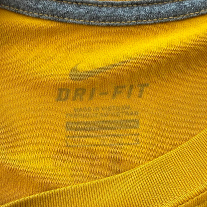 تيشيرتات نايكي رجالية باللون الذهبي الأصفر