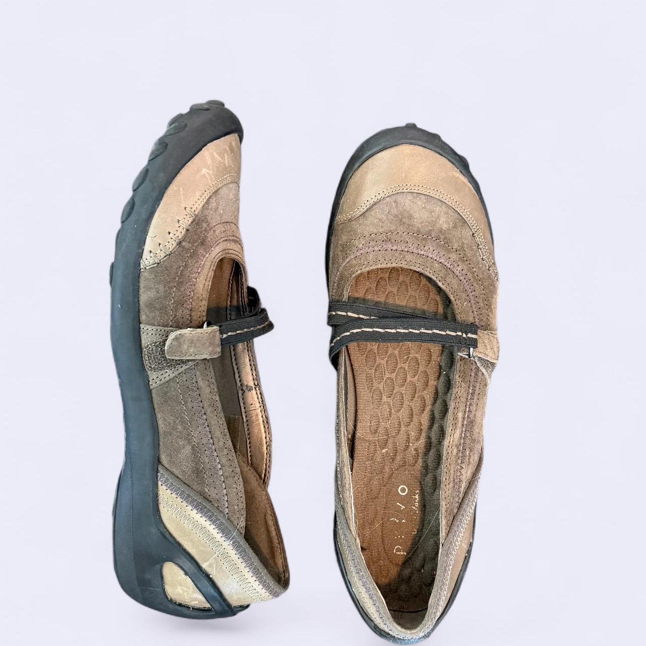 Clarks Women's brown grey Flip flops