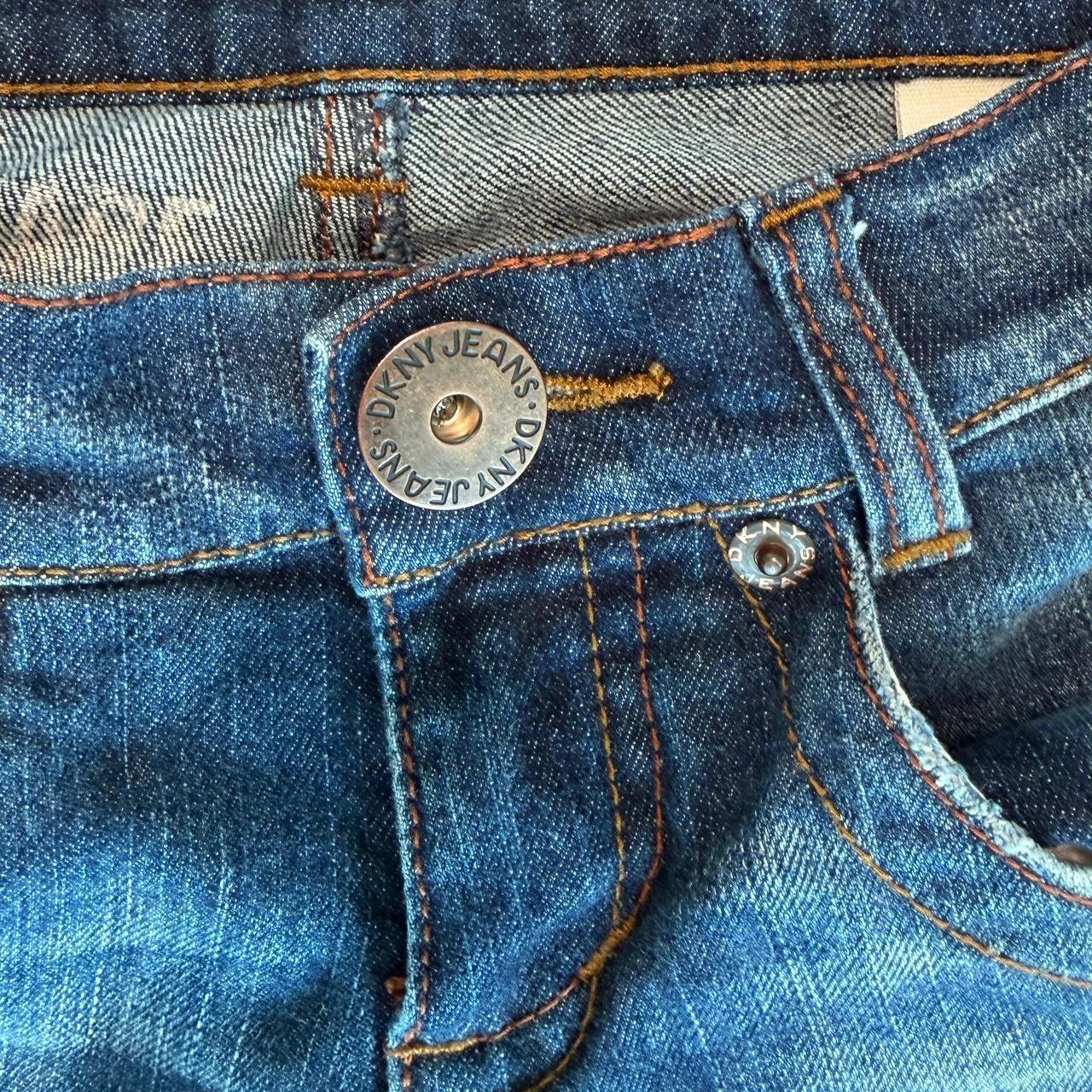 بنطلون جينز نسائي من DKNY باللون الأزرق الداكن