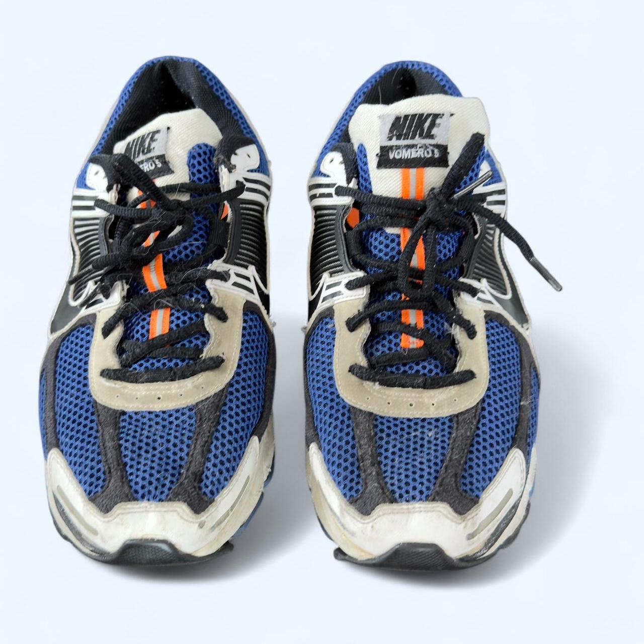 حذاء رياضي رجالي من نايكي باللون الأزرق متعدد الألوان