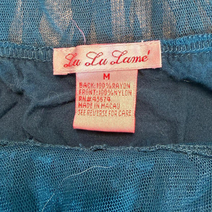 بلوزات نسائية زرقاء داكنة