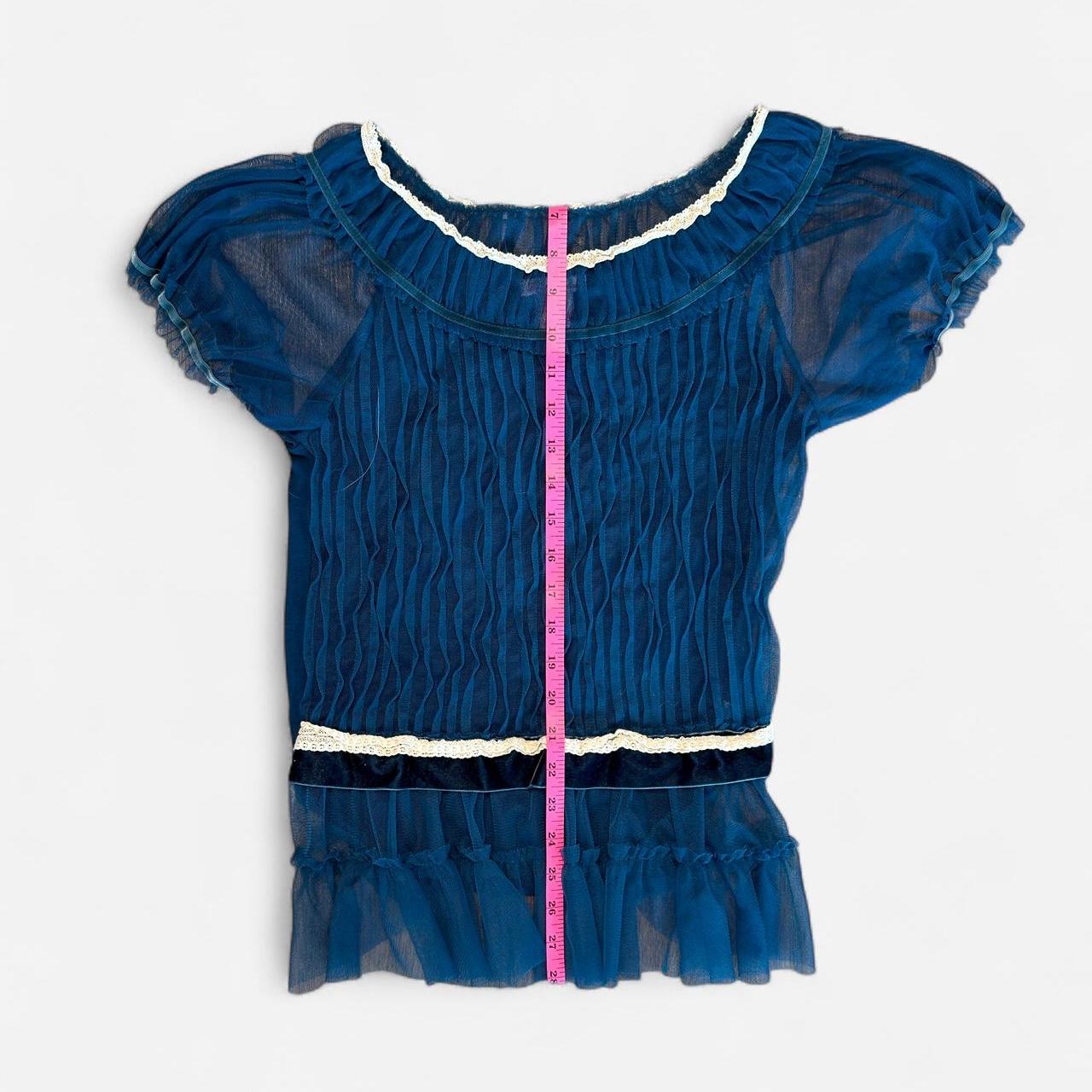 بلوزات نسائية زرقاء داكنة