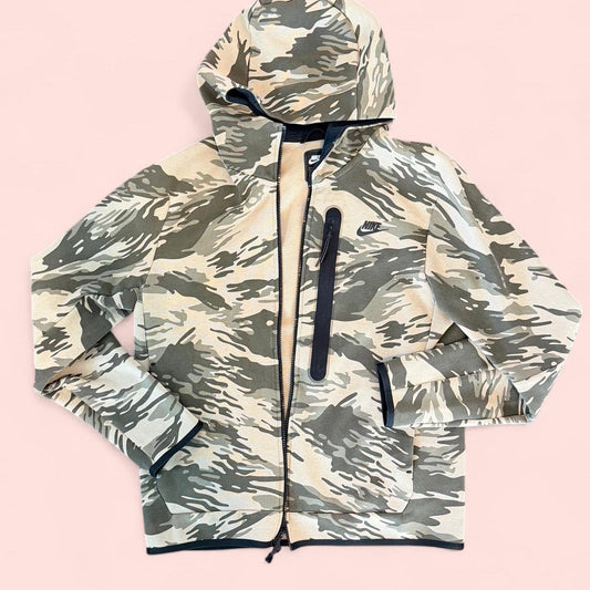 هودي رجالي متعدد الألوان من نايكي ACG