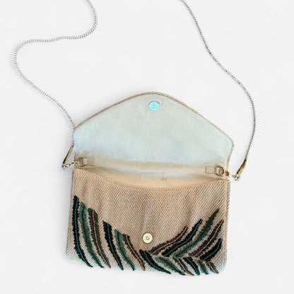 حقائب نسائية متعددة الألوان باللون الأخضر