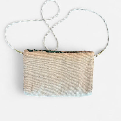 حقائب نسائية متعددة الألوان باللون الأخضر