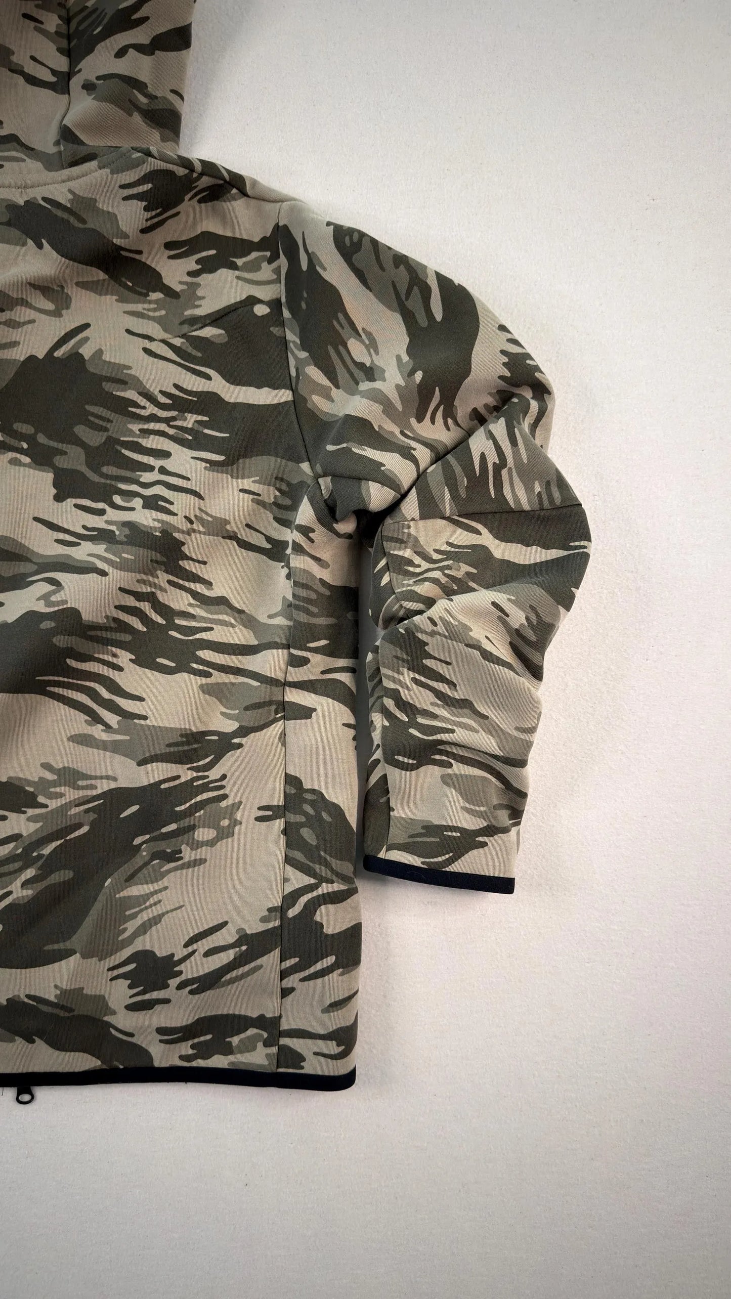 Vintage Nike Tiger Camo Full Zip Hoodie Olive Green Y2K Techwear Streetwear - Men’s Medium