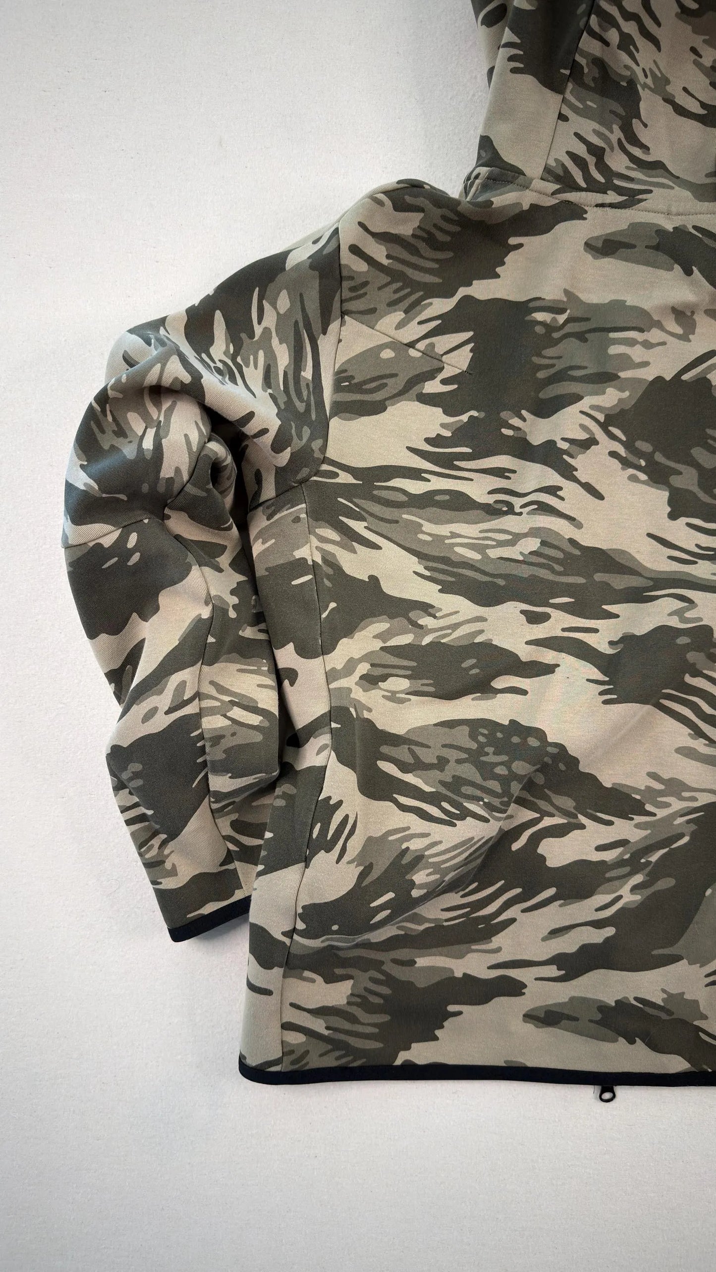 Vintage Nike Tiger Camo Full Zip Hoodie Olive Green Y2K Techwear Streetwear - Men’s Medium